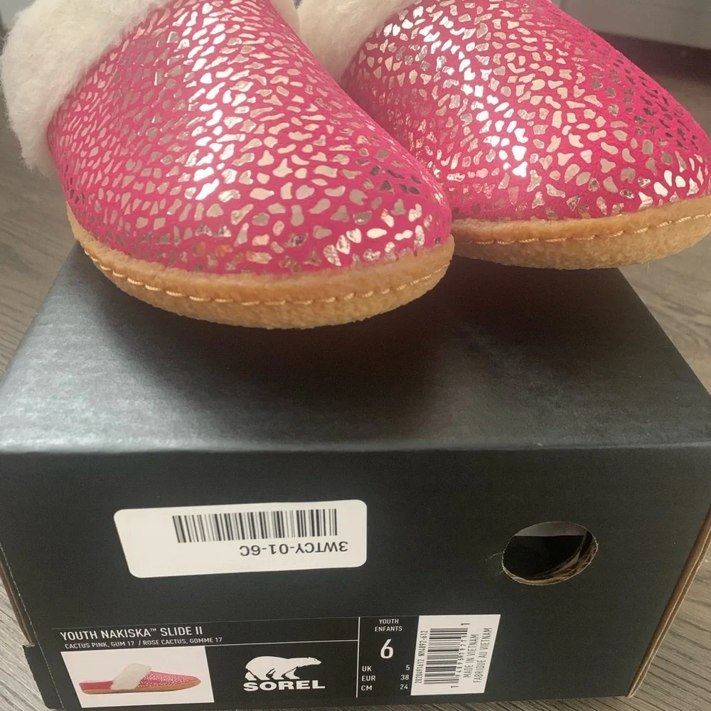 Sorel‎ Nakiska Slide II Faux Fur Slippers Youth Size 6/EU 38 - Cactus Pink - NWB